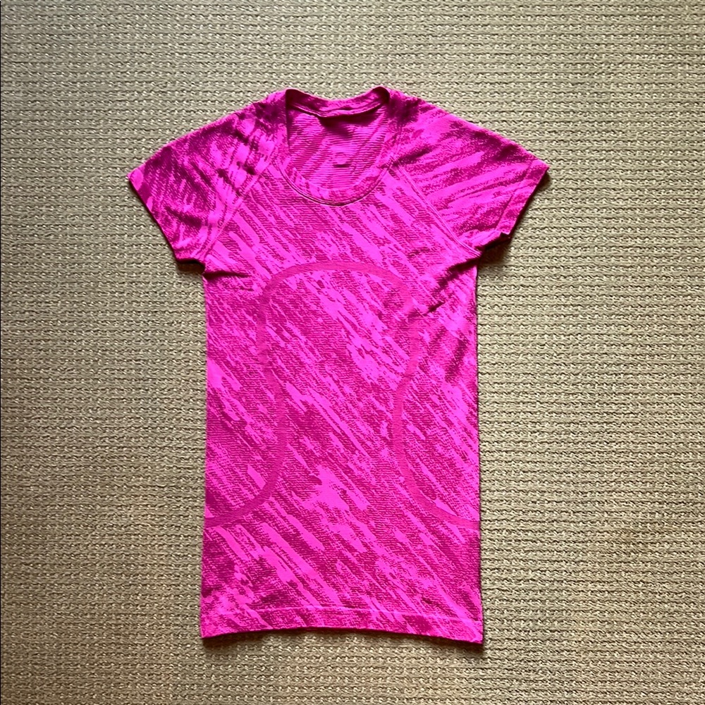 Lululemon Swifly Tech short sleeve pink top - size 4